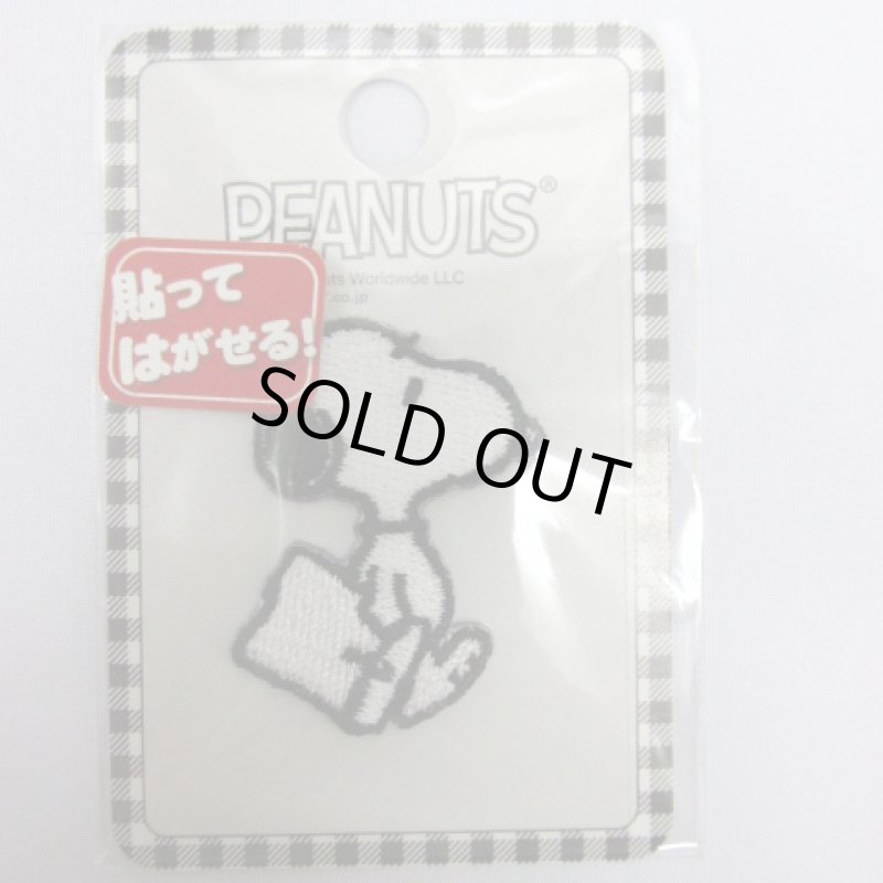画像1: 【PEANUTS】 スヌーピー　貼ってはがせる！シール＆アイロンワッペン　 (1)