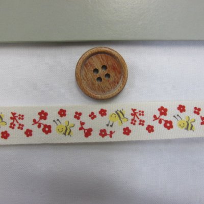 画像1: お気に入りシリーズ　ナチュラルプリントテープ（１，６cm幅）　　ハチ・小花柄（赤）　