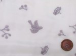 画像2: オシャレな刺繍入り!!　撥水加工　小鳥と木の実柄　ナイロンオックス刺繍生地 (2)