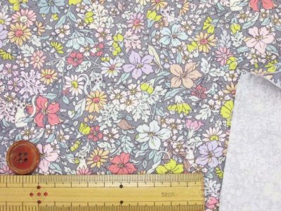 画像1: (3)noraシリーズ　お花畑の子猫　猫・キャット・花・フラワー柄　インクジェットプリント　シーチング生地　はぎれ１ｍ２０ｃｍ(グレー)