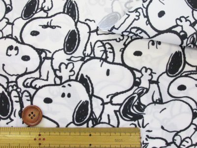 画像1: 142cm幅　スヌーピー　モノトーン柄　ポリエステルオックス生地
