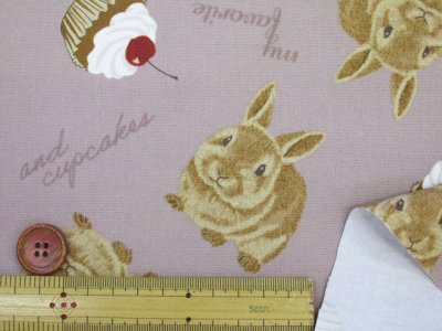 画像2: ウサギとカップケーキ　うさぎ・ケーキ・動物柄　オックス生地