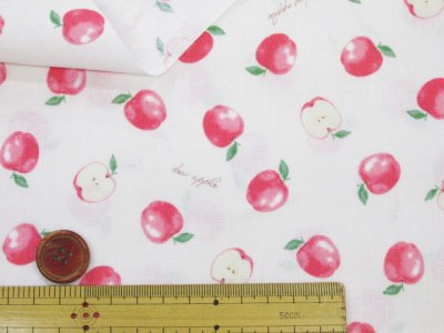 画像1: 可愛いりんご アップル・りんご柄 シーチング生地 コスモテキスタイル