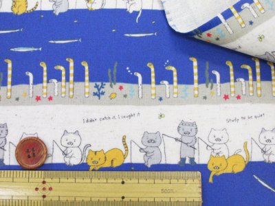 画像2: 釣り猫　釣り ねこ・ネコ・猫柄　綿麻キャンバス生地　コットンこばやし　ラミネート　つや消し