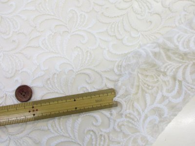 画像2: 95cm幅 デザインフラワー柄　チュールレース刺繍生地　(生成り×オフホワイト)