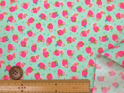 画像2: YUWA 有輪商店 松山敦子さん キュートベリー イチゴ・苺柄 シャーティング生地 ラミネート つや消し