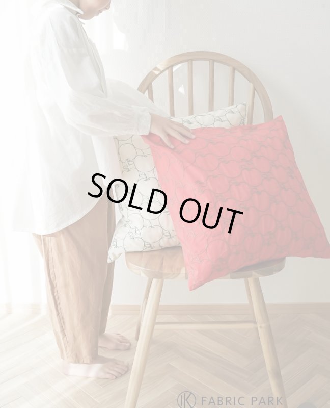 画像2: 毎年完売の人気生地!!　刺繍幅約96cm　アップル・りんご・林檎・リンゴ柄　シーチング生地 (2)