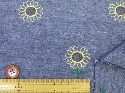 画像1: かわいい刺繍!! 刺繍幅約100cm ヒマワリ・スイカ・パイナップル 刺繍ダンガリー生地