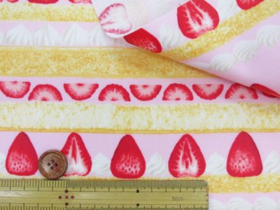 画像2: ショートケーキ　イチゴ・ケーキ・苺柄　オックス生地 ラミネート つや消し