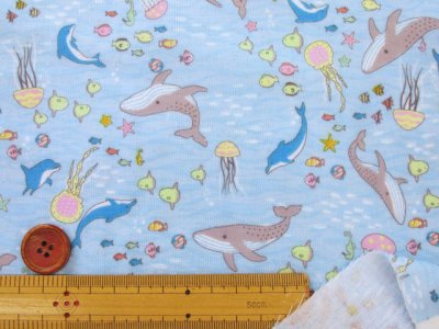 画像2: 海の生き物　クジラ・イルカ・クラゲ柄　ダブルガーゼ生地 