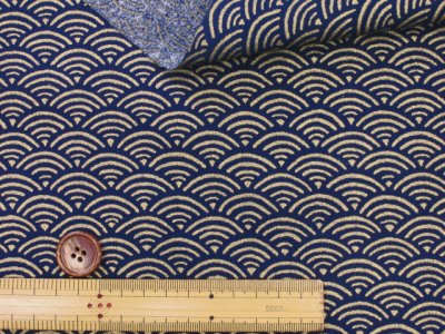 画像1: 和柄 金彩プリント 青海波 シーチング生地