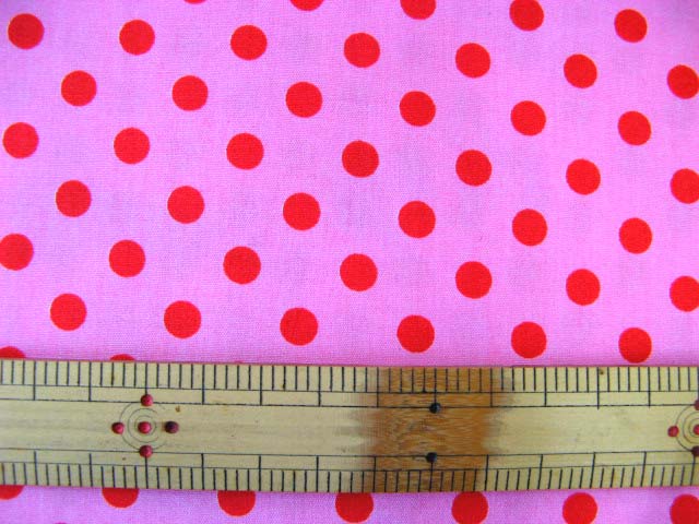 ピンク地に赤のドット柄 7ｍｍ ブロード生地 ともや手芸店