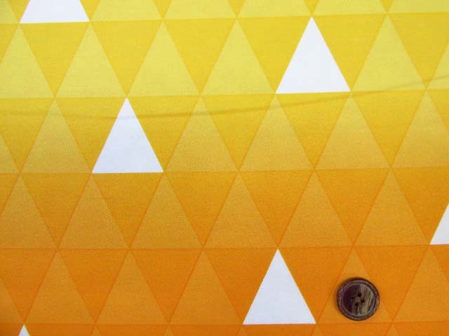T コスプレ衣装などに 和柄 三角 鱗模様柄 ブロード生地 はぎれ８０ｃｍ 黄色 オレンジグラデーション